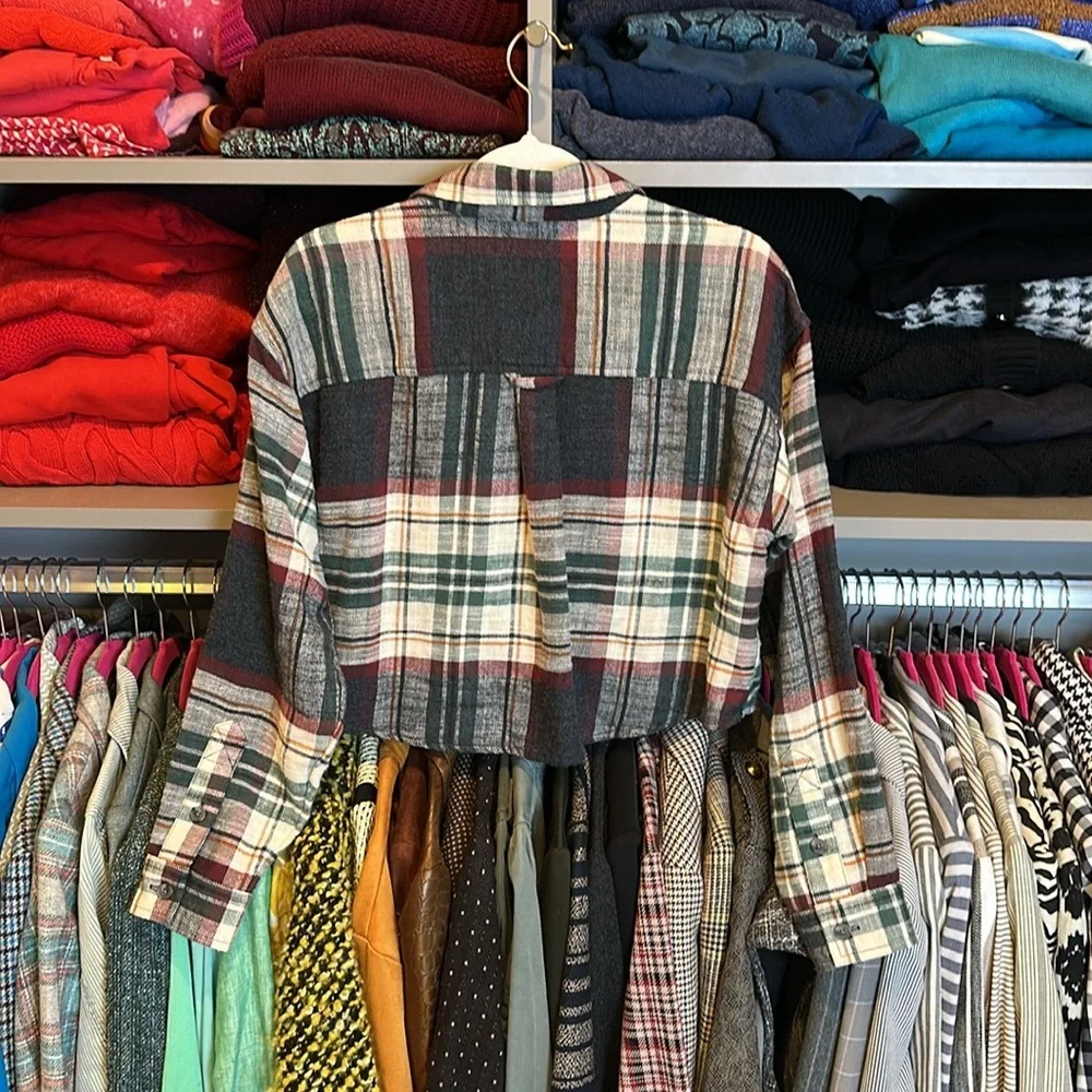 American Eagle navy/green/white plaid long sleeve cropped flannel top size XS - Picture 3 of 3